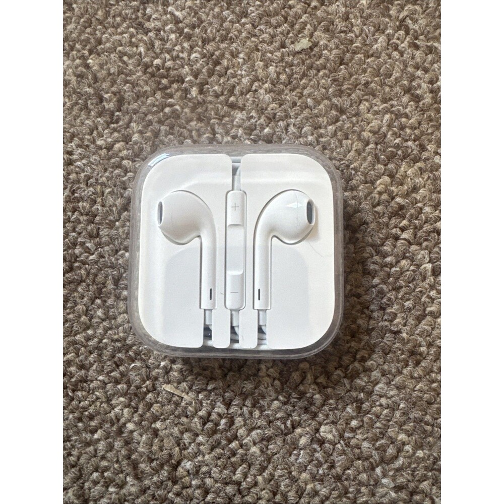 Apple EarPods With Microphone In Ear Headphone With Headphone Jack New In Box